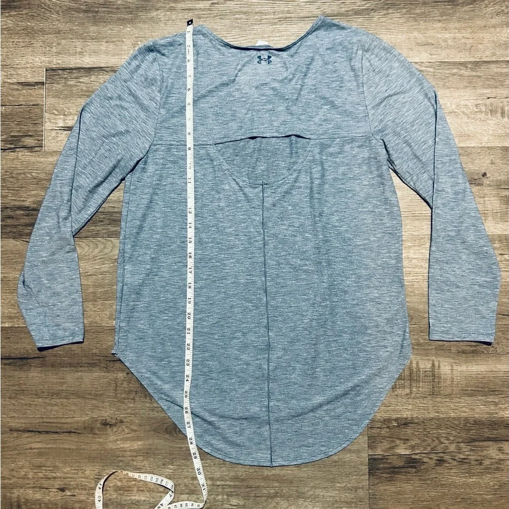 Size Small Women’s Under Armour Long Sleeve - Picture 1 of 4